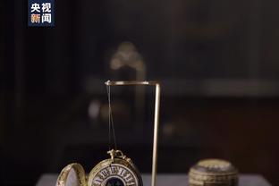 记者：梅西将他的第八座金球奖捐赠给了巴萨博物馆